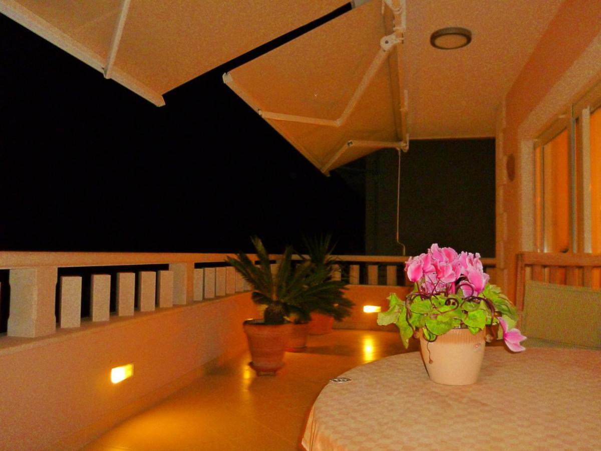 Apartments Jani Hvar Town Bagian luar foto