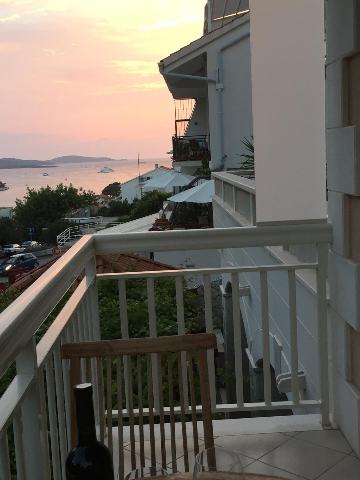 Apartments Jani Hvar Town Bagian luar foto